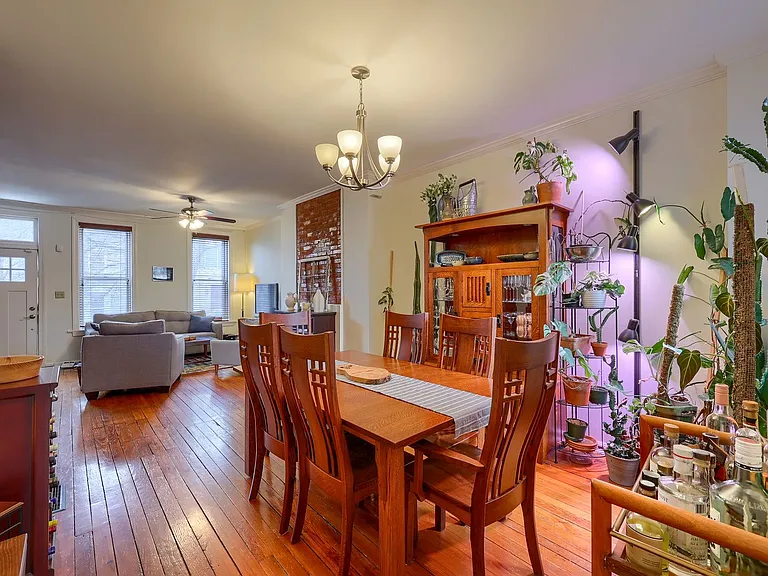 207 Calder St — Photo 12