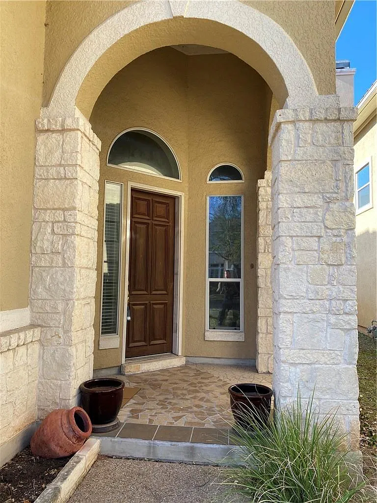 3 bed, 2.5 bath, 2693 sqft, $3,195 — Photo 3