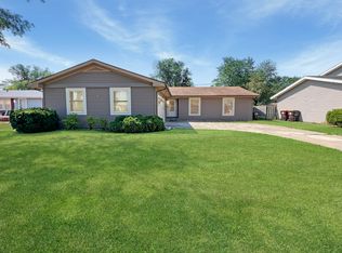 1074 Pinecrest Dr, Rantoul, IL 61866