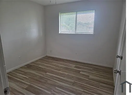 8762 Mickleton Dr — Photo 2