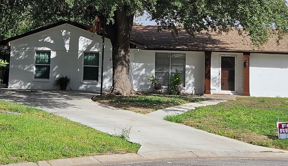 1st image of 304 Richmond Ct