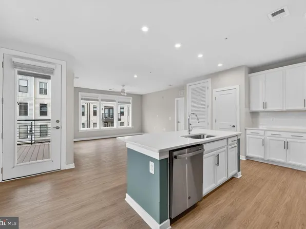 1669 Bandit Loop Unit 301A, Reston, VA 20190