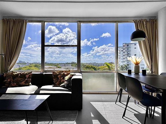 4th image of 900 Bay Dr APT 515