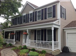 951 Royal Glen Ln, Carol Stream, IL 60188