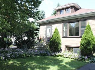 94 Northgate Rd, Riverside, IL 60546