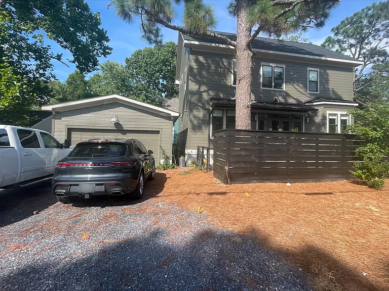 295 E Ohio Ave — Photo 4