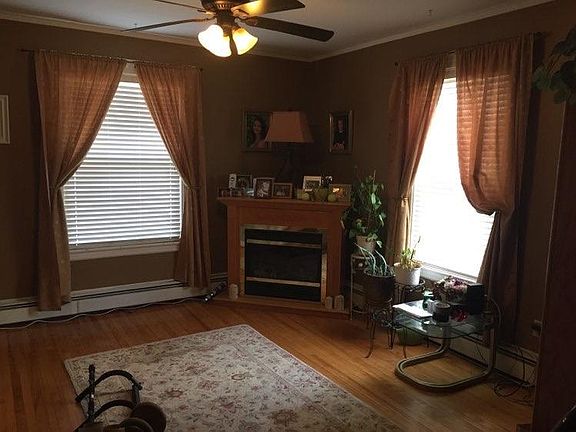 2nd image of 184 Lowell St #2