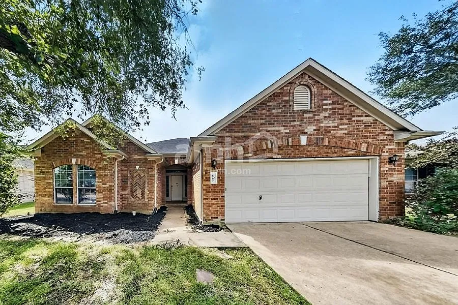 3 bed, 2.0 bath, 2240 sqft, $2,350 — Photo 1