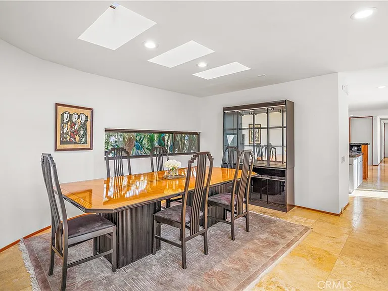 3028 Overhill Dr — Photo 9