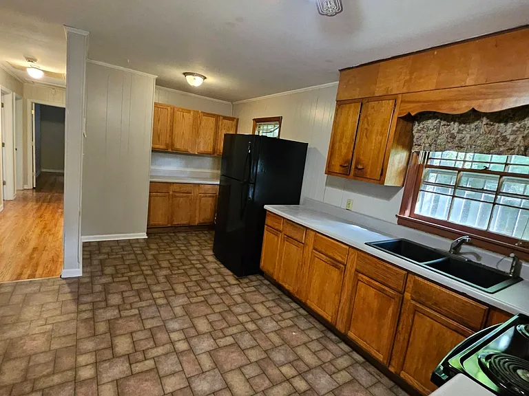 2329 Regan Ave — Photo 4