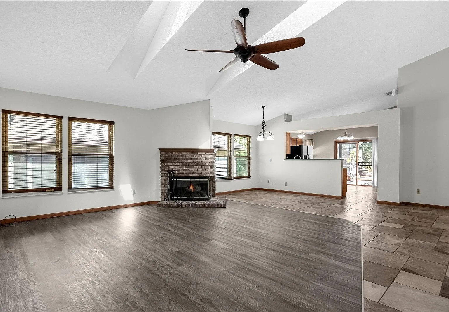 3 bed, 1632 sqft, $2,999 — Photo 3