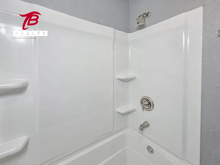 2320 NE 20th St — Photo 18