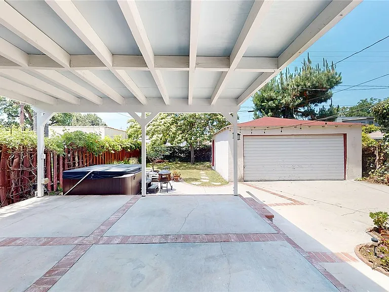 135 N Naomi St — Photo 34