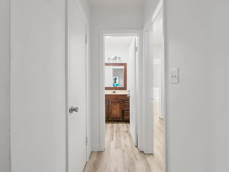 1122 Franklin St — Photo 14
