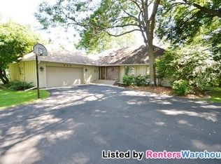 206 Lindawood Ln, Wayzata, MN 55391