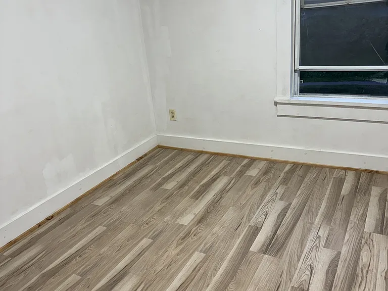 270 S Main St #4 — Photo 4
