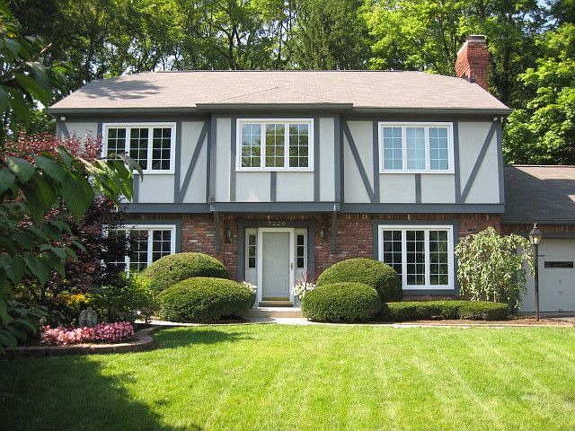 Tudor-style home on end of CDS