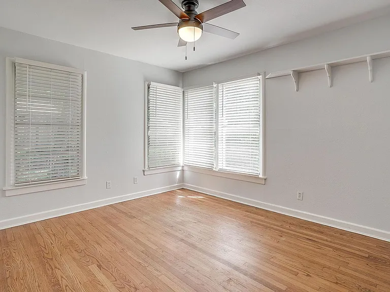 3557 Suffolk Dr — Photo 12