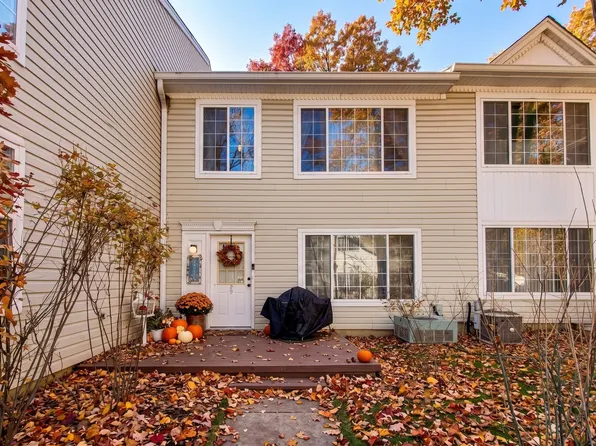 29 N Macgillis Dr #23-3, Round Lake, IL 60073
