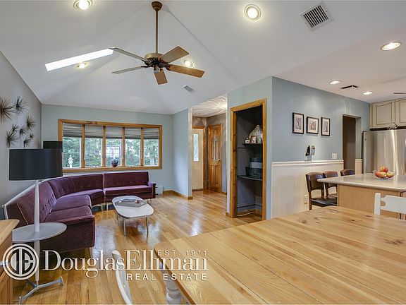 5th image of 882 Mayer Dr