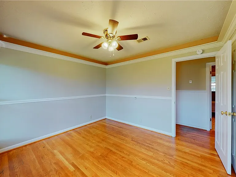 2104 Elmwood Dr — Photo 19