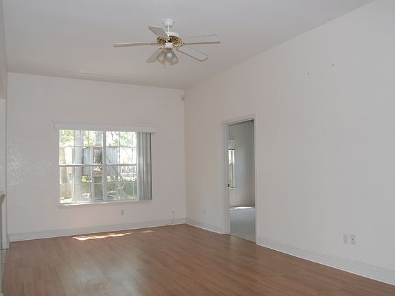 2nd image of 11057 Oakcrest Dr