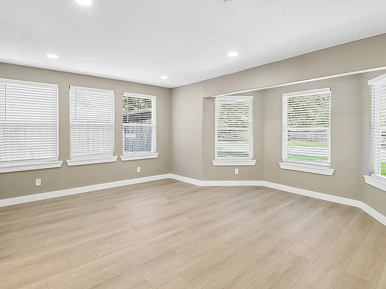 10711 Cromwell Dr — Photo 30