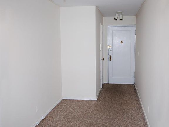Well maintained spacious 1 bedroom