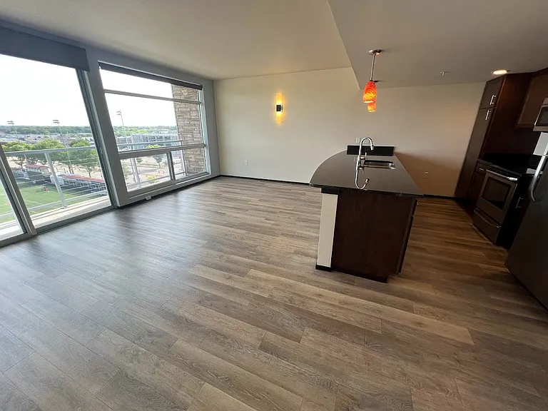 Galaxie High Rise Apartments — Photo 41