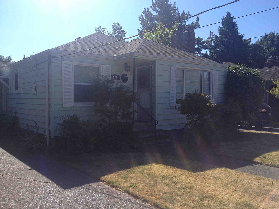 2nd image of 6824 Ravenna Ave NE