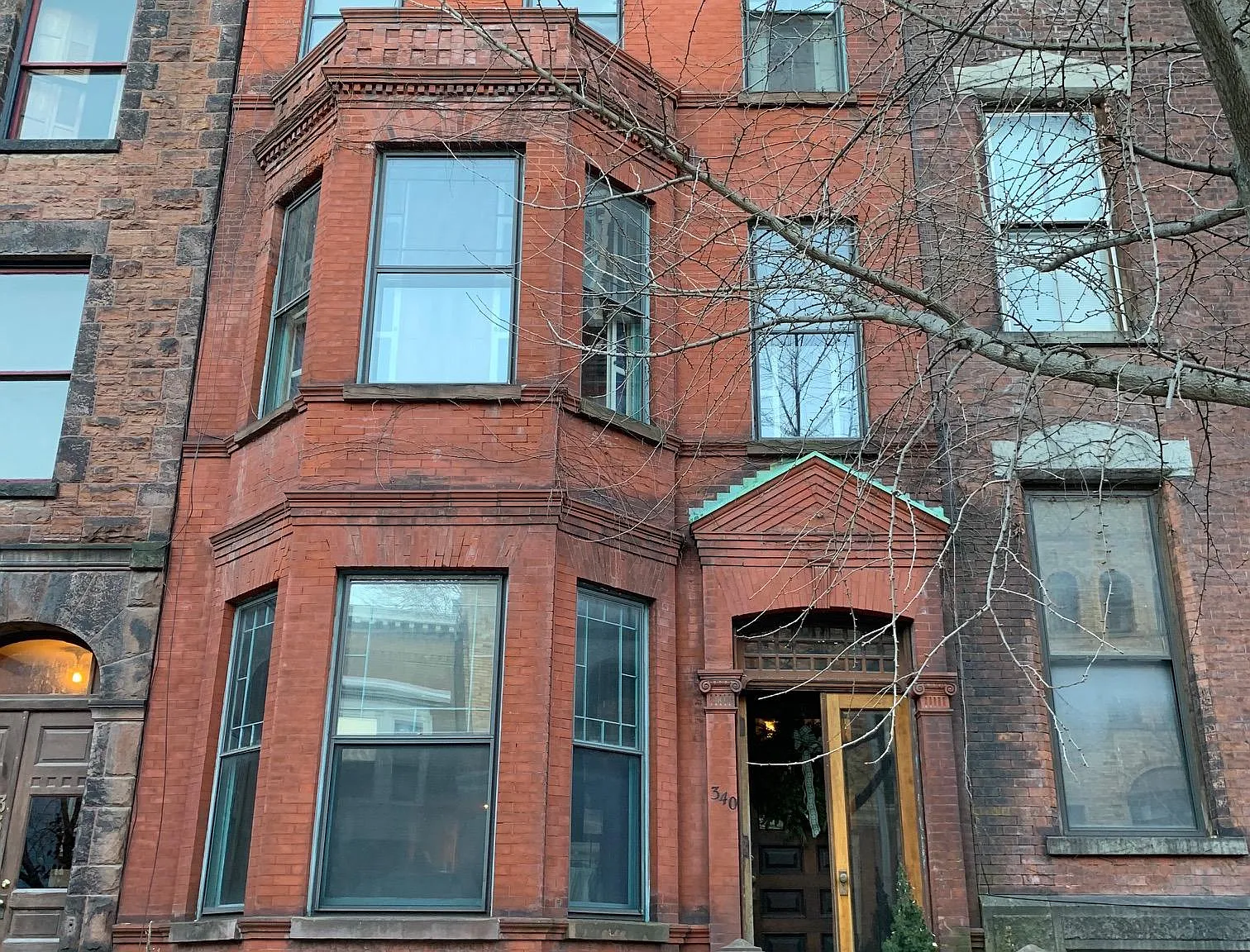 Studio, 300 sqft, $825 — Photo 1
