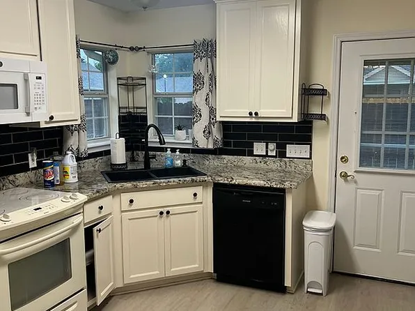 303 Avalon Trace Dr, Ponchatoula, LA 70454