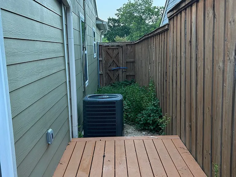 1015 Cameron Ave #2 — Photo 10