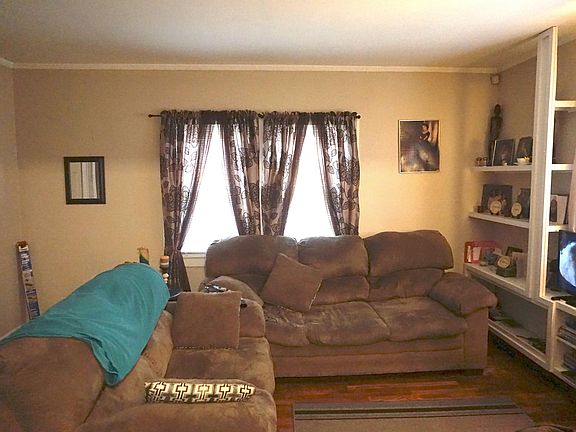 5th image of 941 Evergreen St SE
