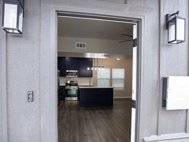 1800 Alameda St — Photo 3