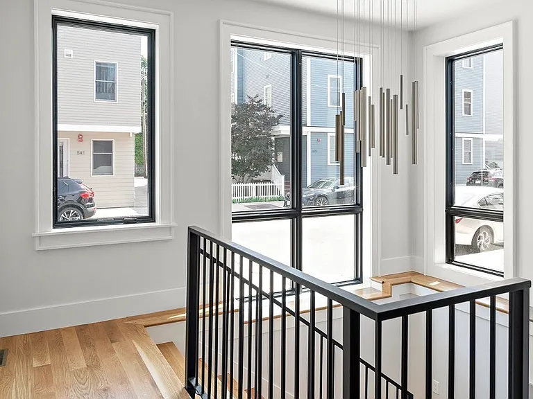 532 E 3rd St #1 — Photo 5