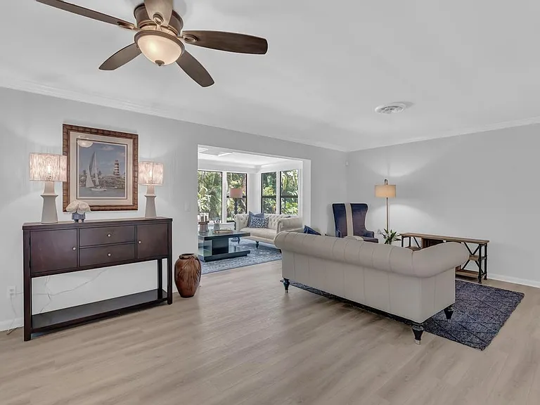 611 Gardenia Ln — Photo 12