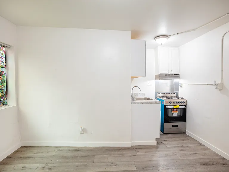 Bixel apts LLC — Photo 22