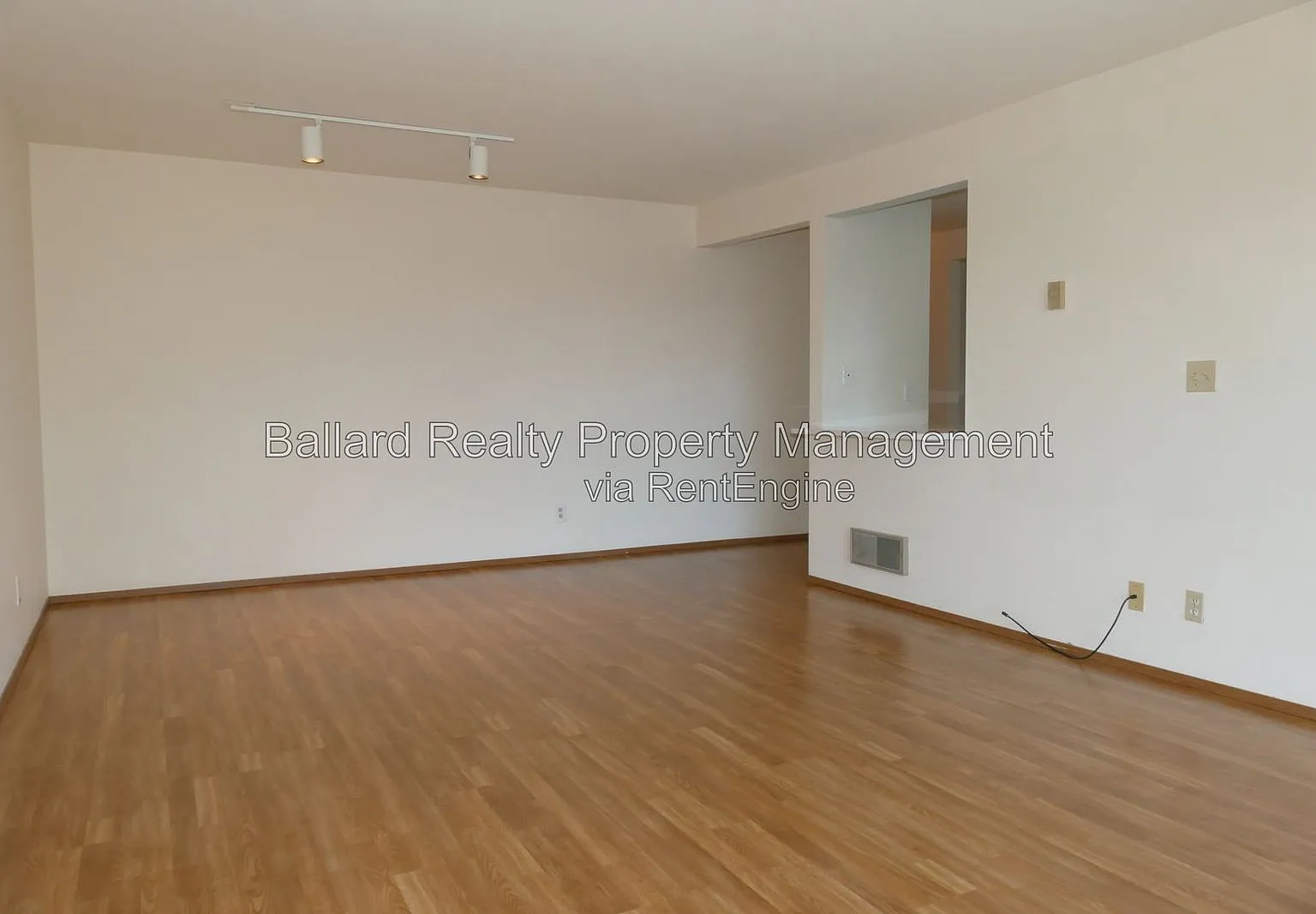 3 bed, 2.0 bath, 1016 sqft, $3,250 — Photo 4