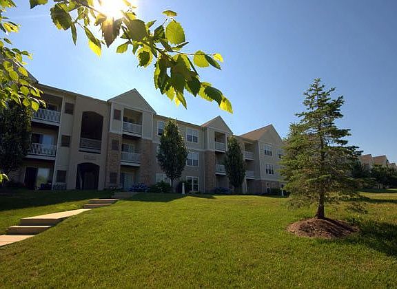 2nd image of 100 Cobblestone Dr #1312