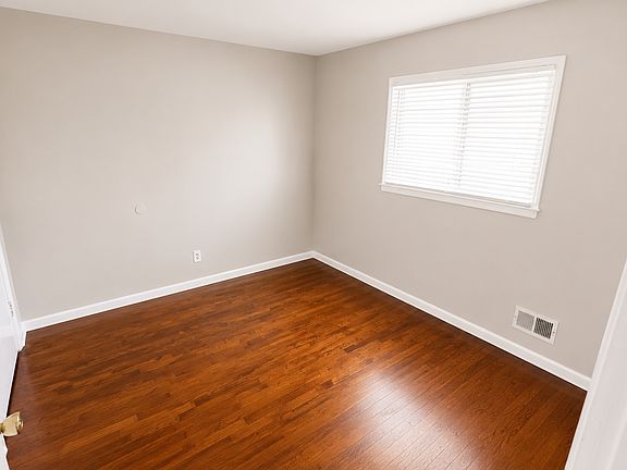 4th image of 4007 45th St #F3f4d38c5