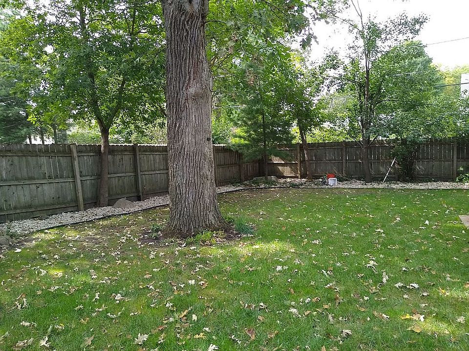 2nd image of 922 Ridgeland Ave