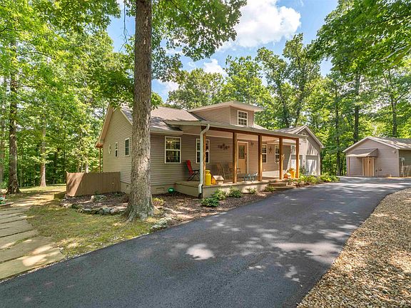 3rd image of 207 Holland Ln