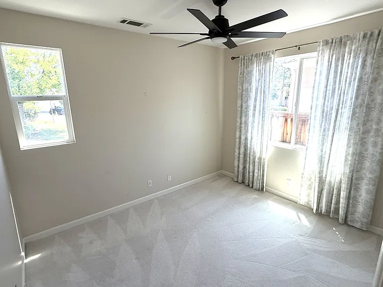 10302 Oldham Ln — Photo 5