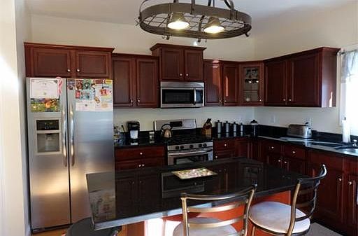 4th image of 2 Rockmeadow Dr