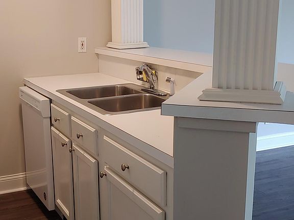 5th image of 908 Resort Cir #303
