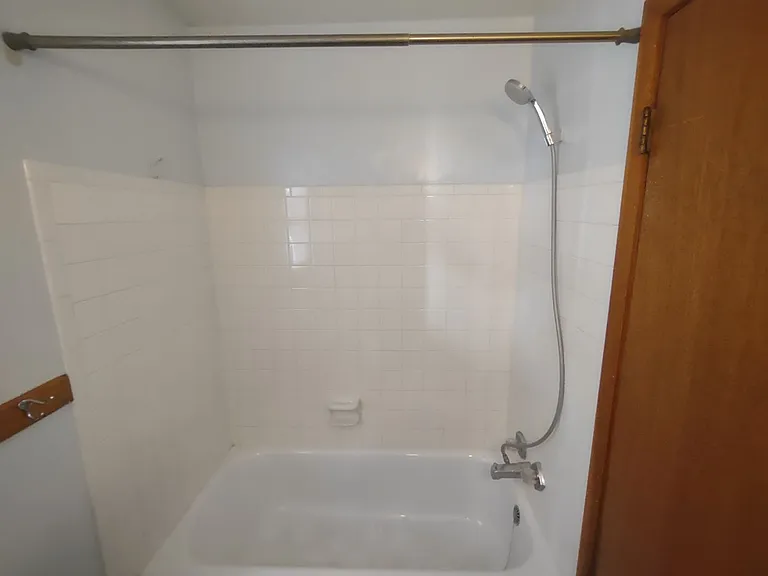 1609 N Eisenhower Dr — Photo 3