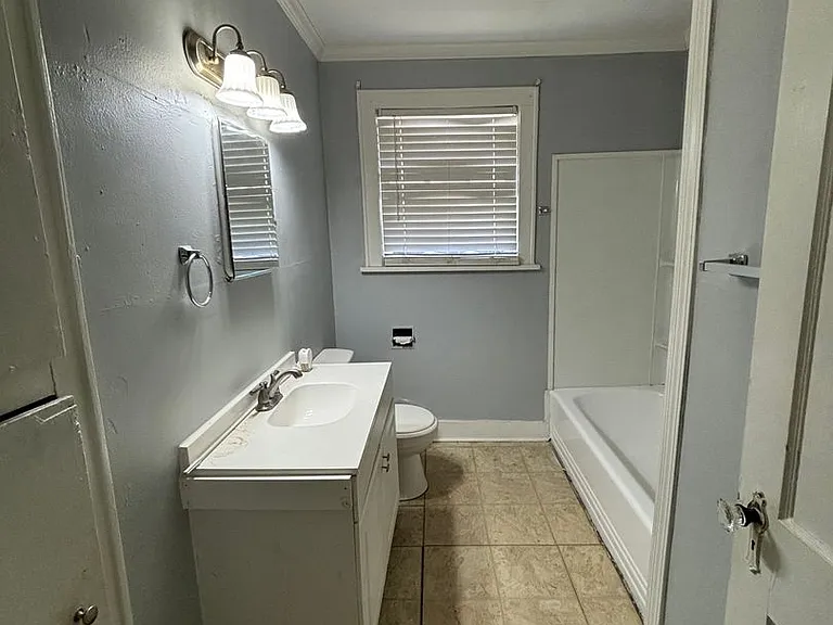 127 E Olive St — Photo 10