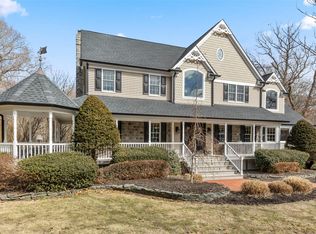 12 Apricot Rd, Mount Sinai, NY 11766