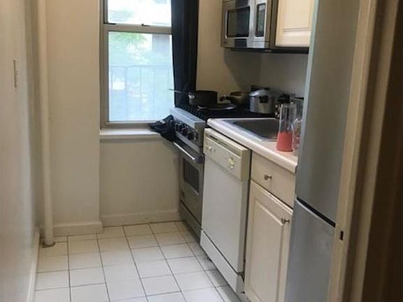 3rd image of 330 E 63rd St APT 5n